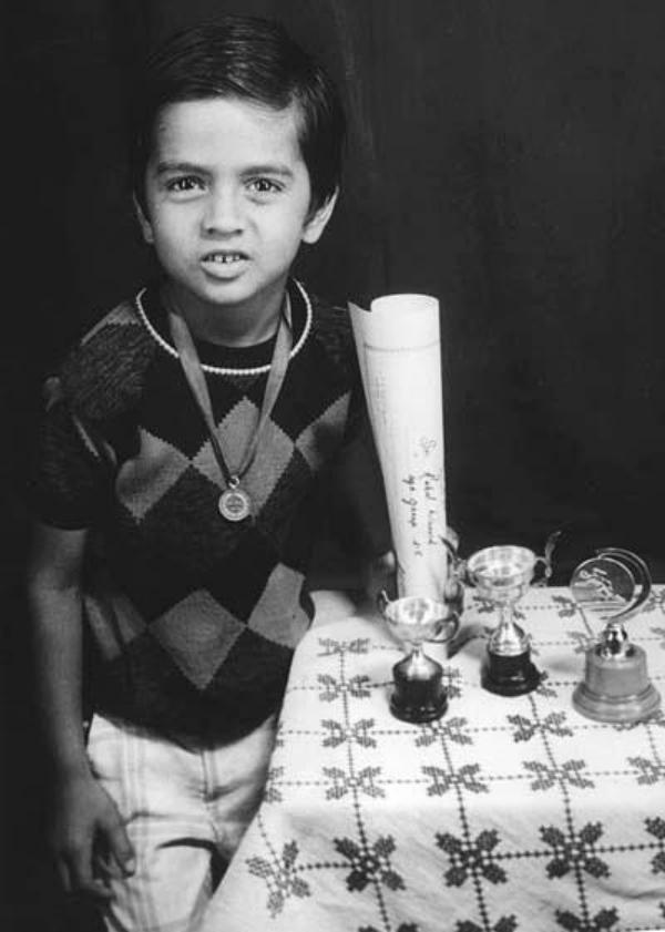 rahul-dravid-with-trophies-kid-young-7 . Rahul Dravid-The great wall of India fb page