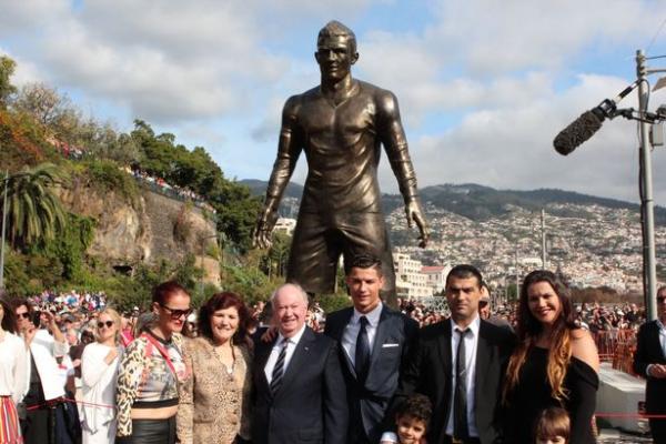 cristiano-ronaldo-statue-unveiling-friends-family-madeira . File