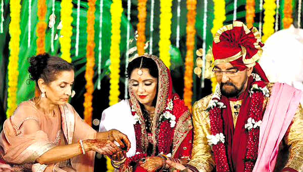 Kabir-Bedi-Parveen-Dusanj-wedding-pics-Twitter2