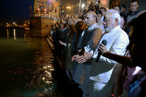 AFP / Manjunath Kiran Ganga Puja 2014 Varanansi