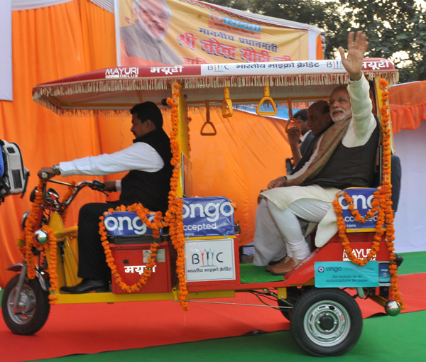 Modi in Varanasi embed (Rickshaw Sangh programme by the Bhartiya Micro Credit) PIB
