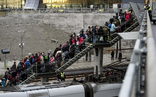 A line of refugees at the Hyllie train station outside Malmo in November 2015. Photo: AFP photo/TT N