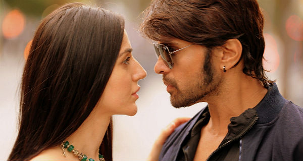 Himesh-Reshammiya-Farah-Karimaee-film-still-Teraa-Surroor-600