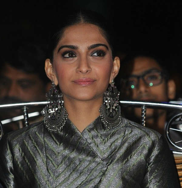 Sonam-Kapoor-IANS-600