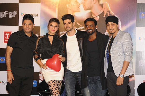 Jacqueline-Fernandez-Sooraj-Pancholi-IANS-600