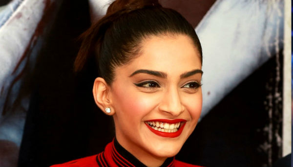 Sonam-Kapoor-Neerja-IANS-600