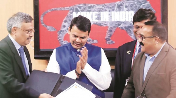 Fadnavis_make_in_india (1).jpg