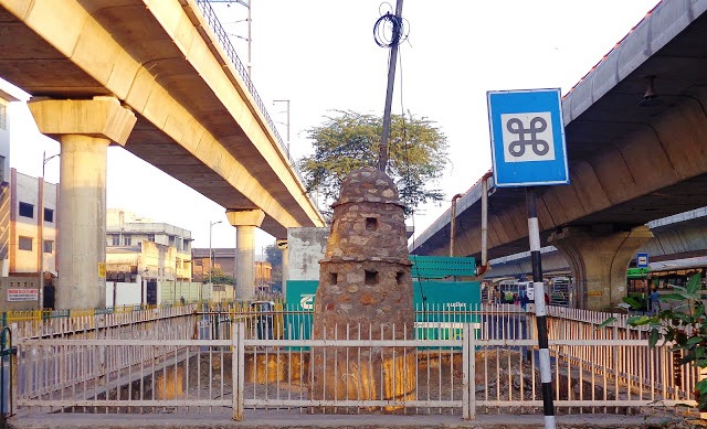 badarpur Kos-Minar.jpg