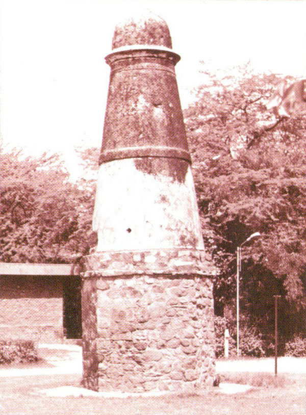 Kos-Minar-Or-Mughal-Mile-Stone(Babarpur,-Kaka-Nagar).jpg