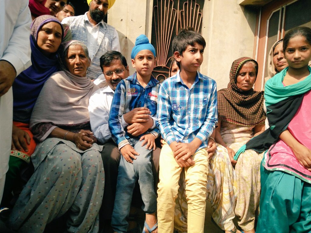 Kejriwal in punjab with kid.jpg