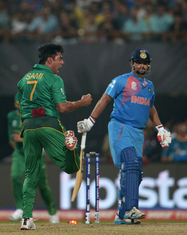 Mohammad Sami celebrates the dismissal of Suresh Raina. Photo: AFP/Dibyangshu Sarkar india-pak T20