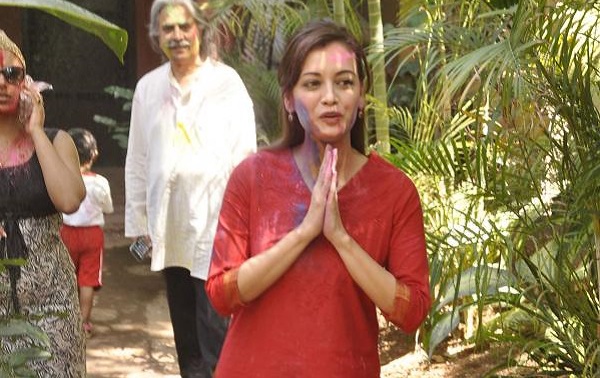 dia mirza holi twitter