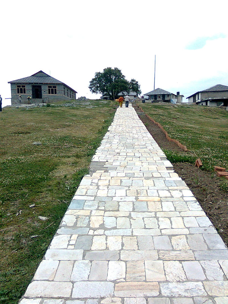 Way_to_bijli_mahadev_temple.jpg