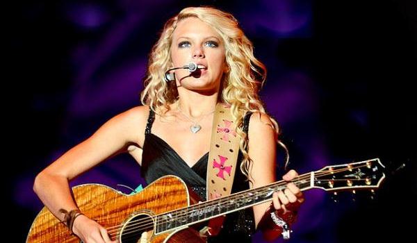 taylor-swift-performing.jpg