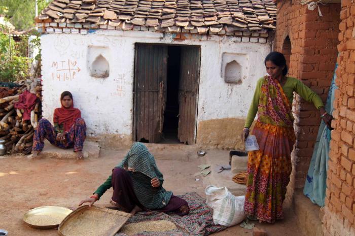 kashibai--bhagwati-and-daughter-.jpg