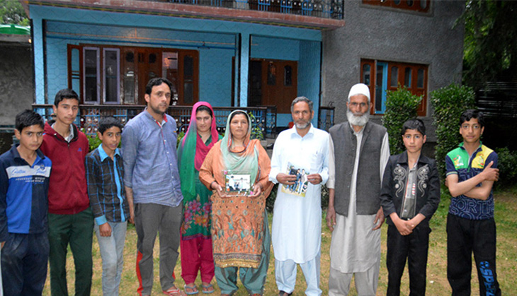 upsc-2nd-topper-embed-3-family-photos-of-athar-amir-shafi-khan--4-.jpg