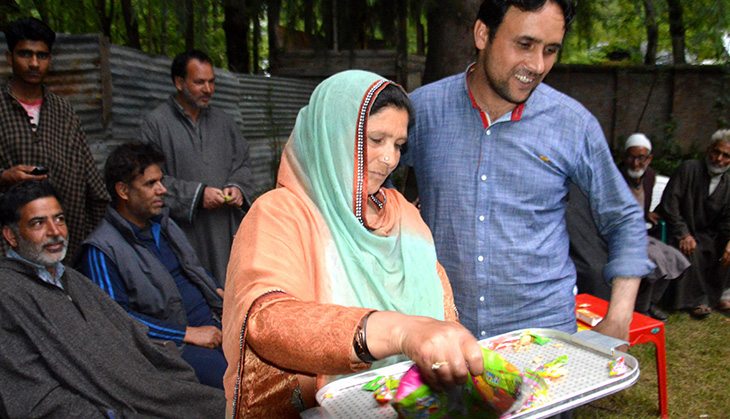 upsc-2nd-topper-embed-3-family-photos-of-athar-amir-shafi-khan--4-.jpg