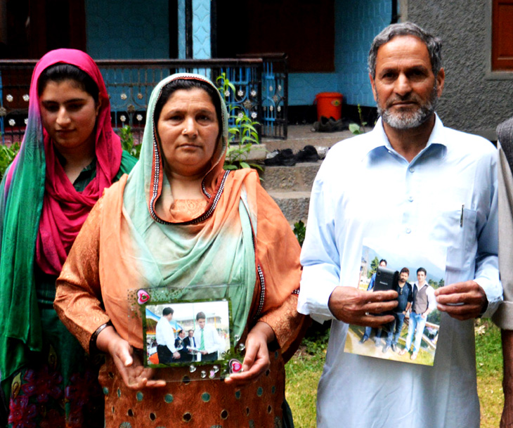upsc-2nd-topper-embed-4-family-photos-of-athar-amir-shafi-khan--1-.jpg