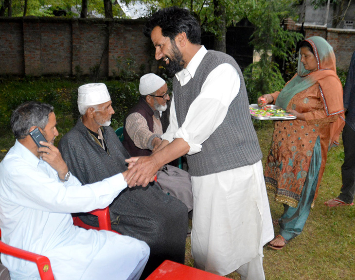 upsc-2nd-topper-emded-5-family-photos-of-athar-amir-shafi-khan--3-.jpg