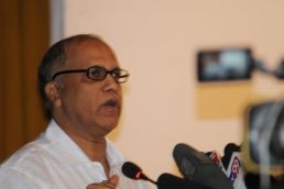 Who is Digambar Kamat and how is he related to Goa's Louis Berger bribery case? 