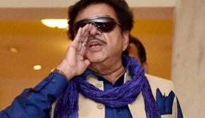 Recent tweets of Shatrughan Sinha indicates he may join Congress