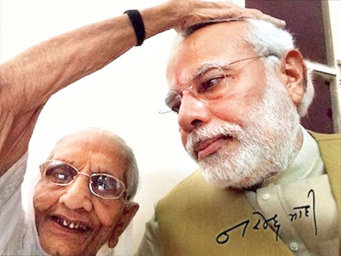 Best photos of Narendra Modi that prove he is the ultimate king of selfies 