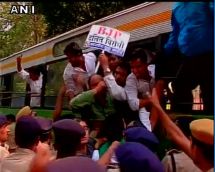 VK Singh's dog remark: Youth Congress protests outside BJP headquarters 