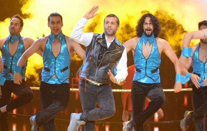 Chetan Bhagat doesn't know what historians do. Can you help him? 