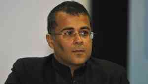 Chetan Bhagat made an April Fool's tweet saying 'joining Congress'; here's how puzzled Twitterati reacted