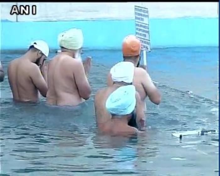 Sikh devotees take holy dip at Golden Temple on 'Bandi Chhor Divas' 