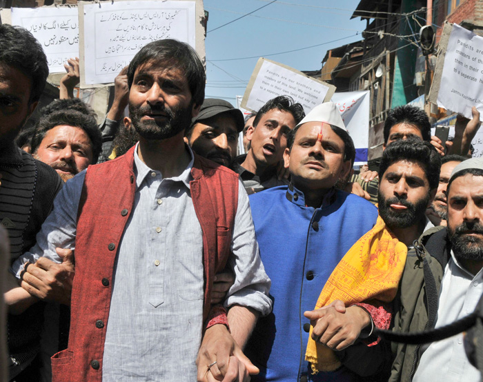 Centre to give 3,000 additional jobs, accommodation to Kashmiri migrants 
