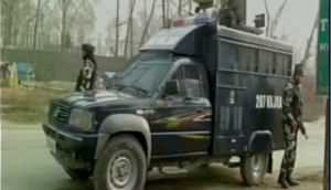 Srinagar: Three CRPF personnel injured after gunmen attacks convoy