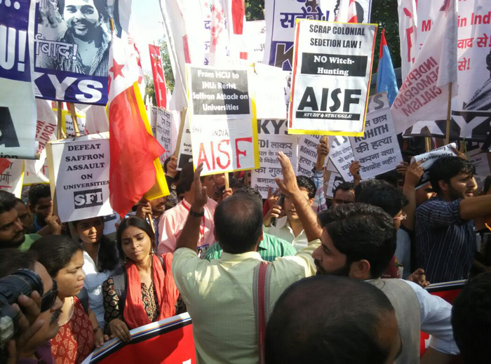 #JNUmarch: Kanhaiya takes centrestage, ignores Umar Khalid, Anirban 