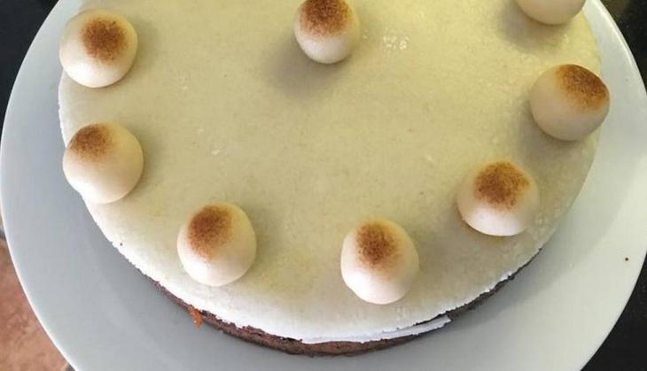 #Boobgate: Instagram fails to distinguish between a cake and boob; suspends user's account 