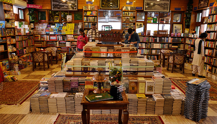 How about coffee on Dal lake with some reads 