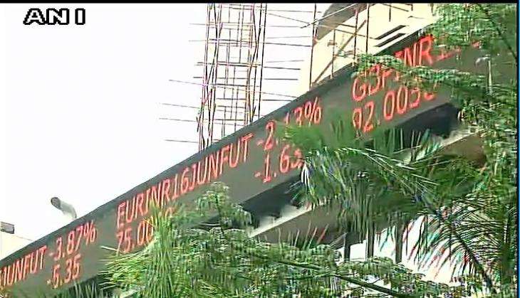 As Rs 500, Rs 1,000 notes banned, market tumbles, then recovers  
