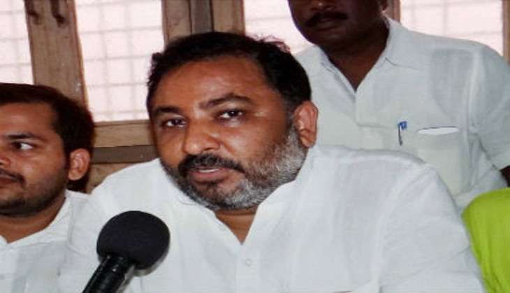 Expelled BJP leader Dayashankar attacks Mayawati again, says rickshaw puller better than her 
