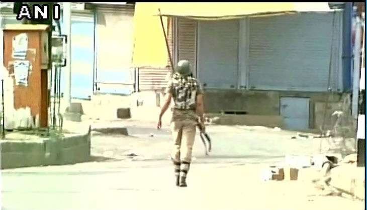  Kashmir: 1 woman dead, 2 injured as stone pelters target civilians 