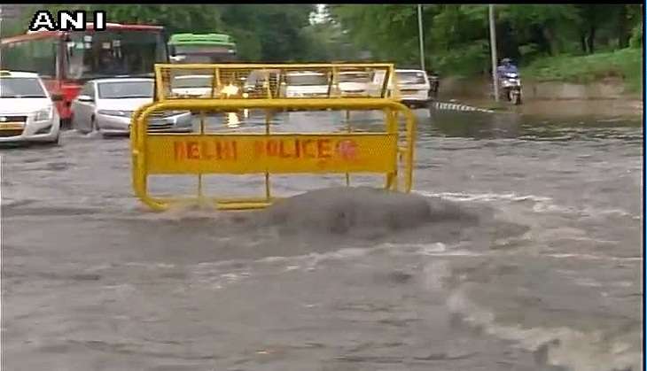 All flights delayed at Delhi's IGI airport due to heavy rainfall: Reports 