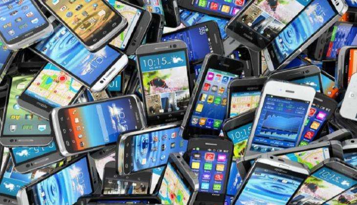 Here's how your old phones are actually good for gold! Watch how to extract it 