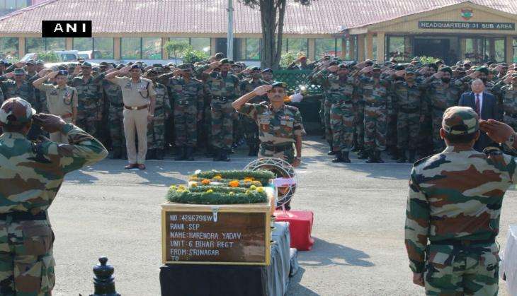 Amid patriotic slogans, funeral of Uri attack martyr held in Maharashtra village 