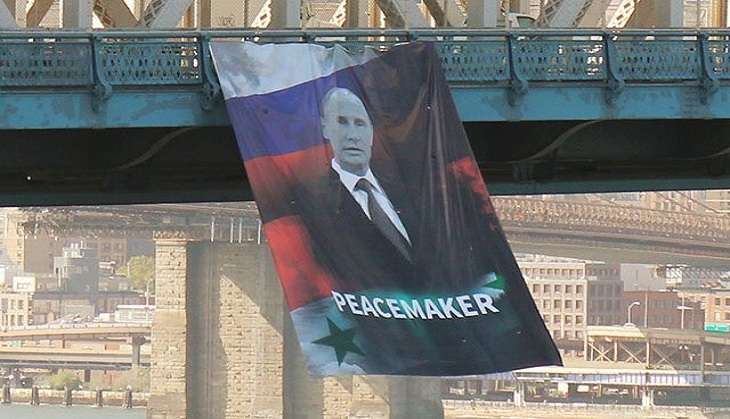 Giant poster of Putin appears on Manhattan bridge, police struggle to identify suspect 