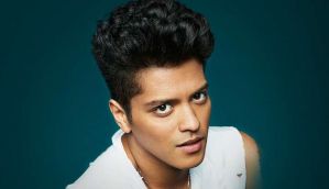 After a hiatus of 4 years, Bruno Mars drops a new single, '24k Magic' 