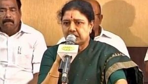 AIADMK symbol: EC to hear Sasikala, OPS factions