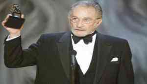 Roy_dotrice