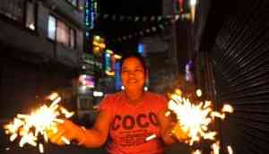 Supreme Court refuses ban on sale of firecrackers; bans e-commerce websites from selling crackers