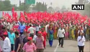 Maharashtra farmers march throwing traffic out of gear in Bhiwandi