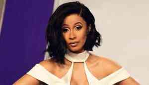 Rapper Cardi B discloses baby bump on ‪Saturday Night Live: Watch video