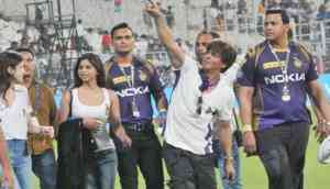 IPL 2018: KKR defeats Kohli' RCB, Shah Rukh Khan rejoice the victory with daughter Suhana; see video