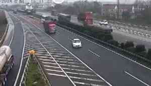 What happens when you stop your car in the middle of busy highway: Watch Video Inside